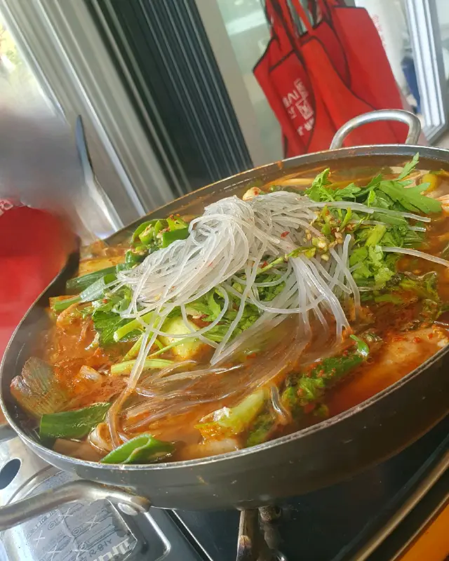 미나리 듬뿍 매운탕