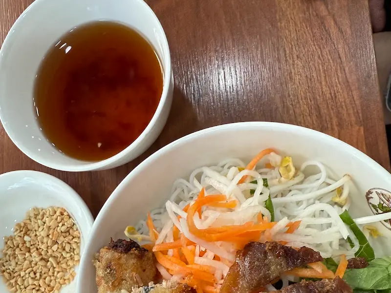 반세오를 싸 먹을 수 있는 채소와 소스