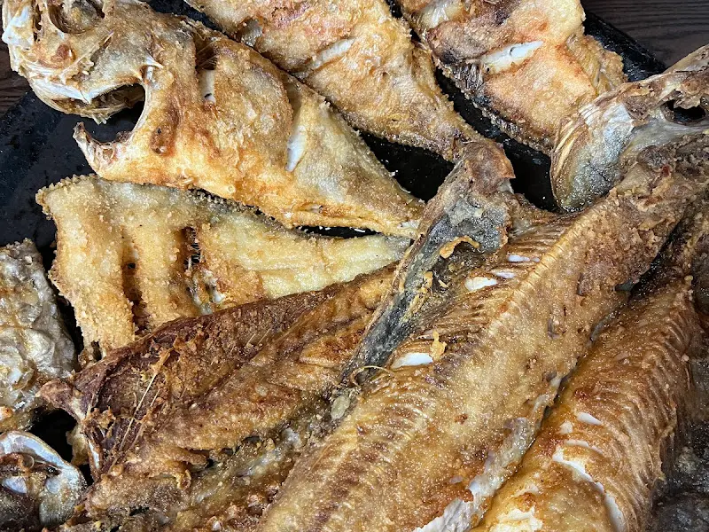 노릇노릇하게 구워진 생선구이