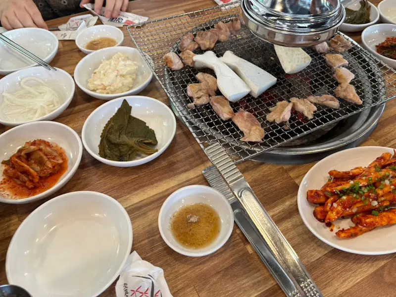 숯불 닭갈비 한 상 차림