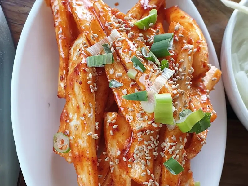 매콤달콤한 양념이 일품인 더덕구이