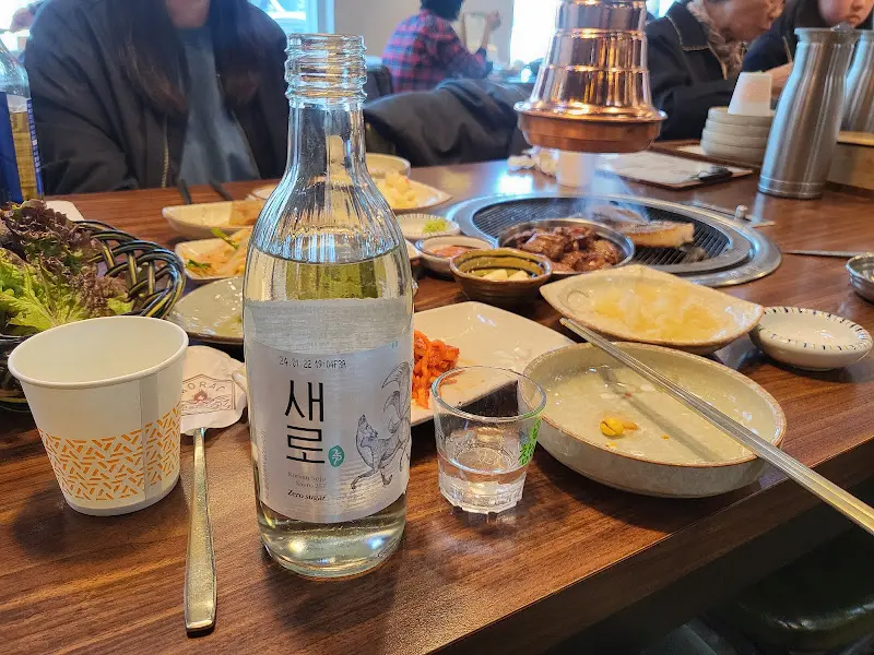 깔끔하고 쾌적한 식당 내부