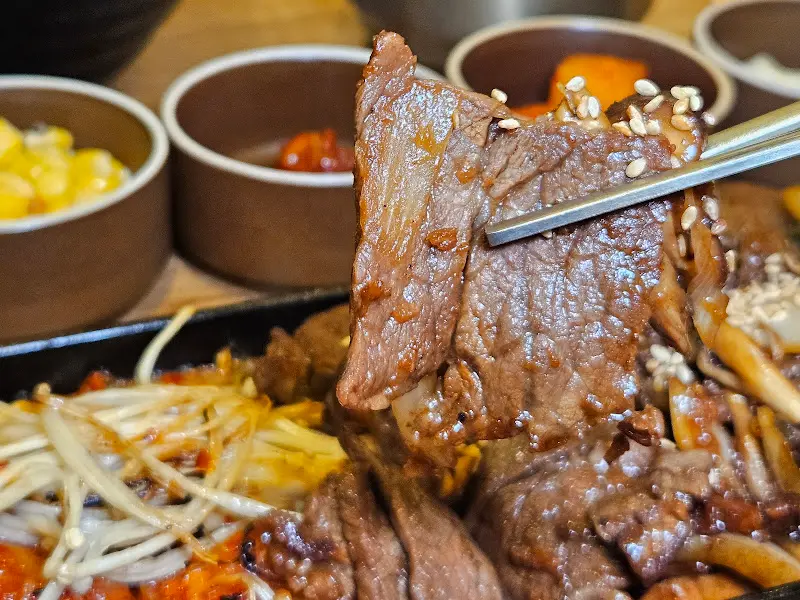 마늘 꽃갈비살 불고기 한 점