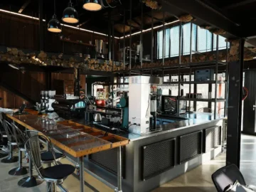 갈대밭 너머 감성, 양양 커피 맛집 ‘컨센트릭’에서 찾은 시간의 농도