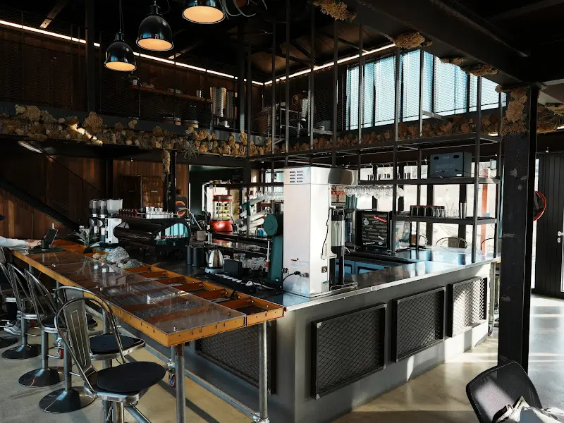 인더스트리얼 스타일의 개성 넘치는 컨센트릭 내부