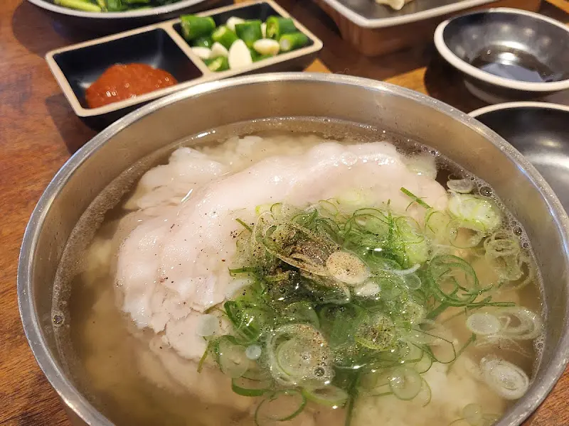 맑고 깔끔한 온정가의 청곰탕