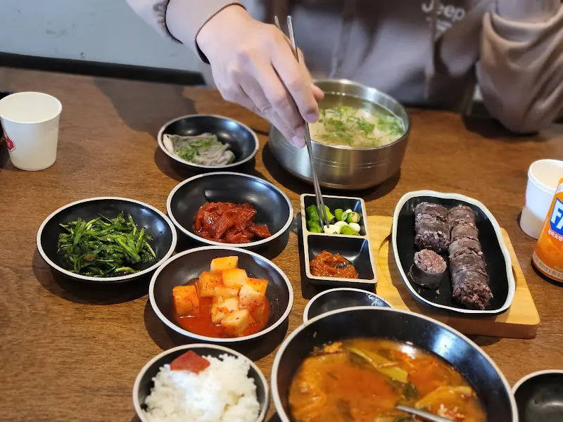 온정가의 푸짐한 한 상 차림