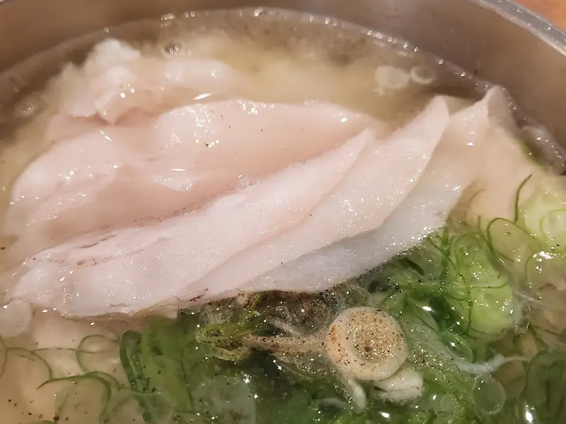 얇게 썰린 돼지고기가 듬뿍 들어간 청곰탕