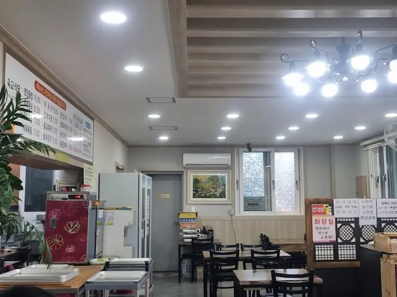 육교식당 내부 모습