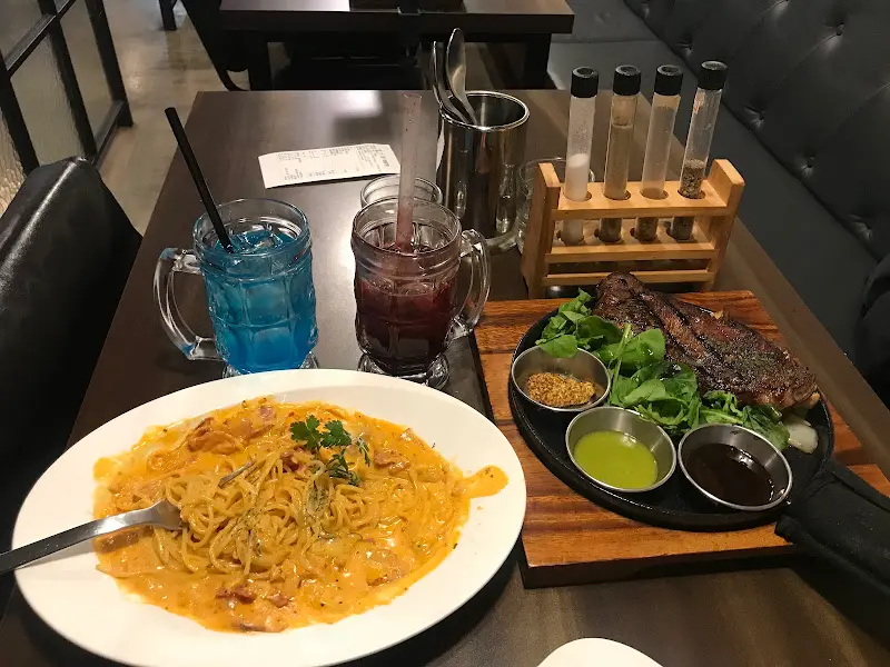 스테이크와 파스타, 음료의 조화