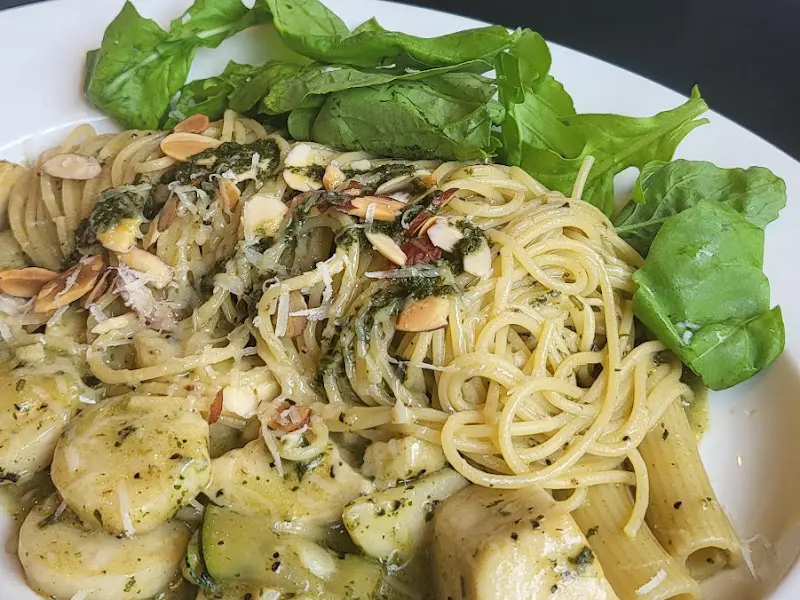 신선한 재료가 듬뿍 들어간 파스타