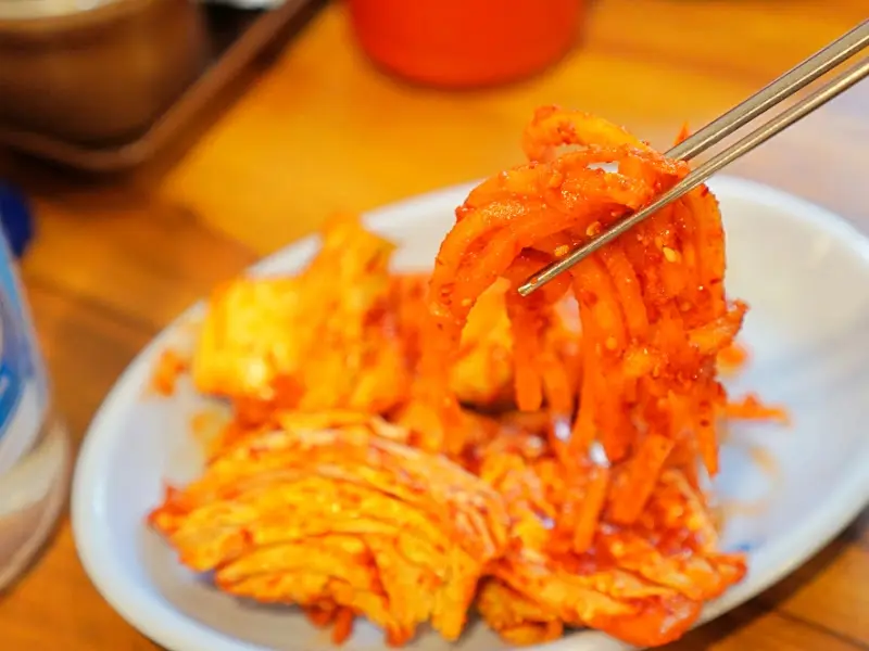 강렬한 색감의 김치