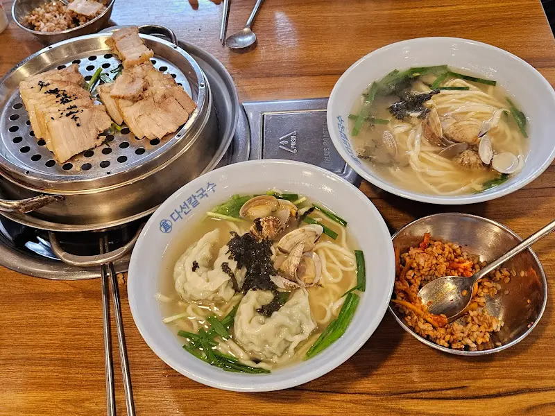 칼국수와 만두, 수육의 조합