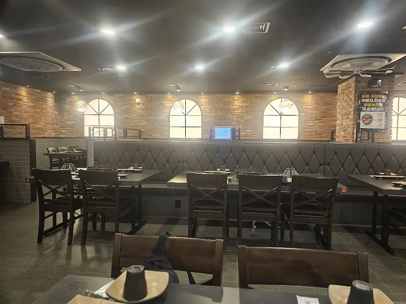 넓은 매장 내부