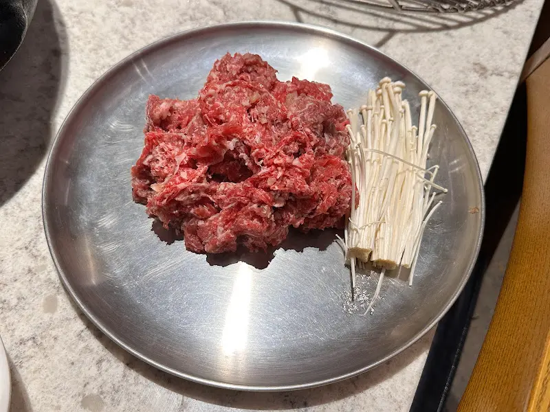 윤기가 흐르는 육사시미