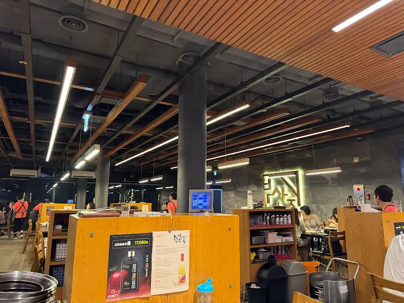 깔끔하고 넓은 실내