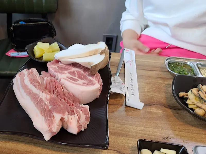 신선한 숙성 삼겹살