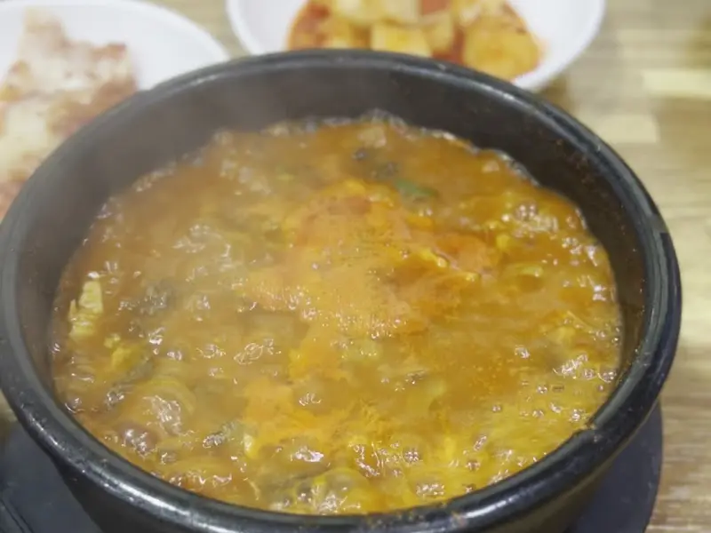 팔팔 끓는 해장국