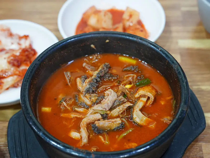 내장 가득한 해장국