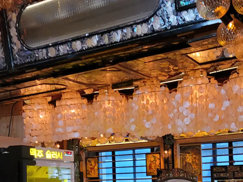 한옥그레이스 내부 자개 인테리어