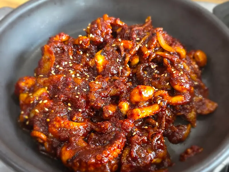 윤기 자르르 흐르는 쭈꾸미 볶음