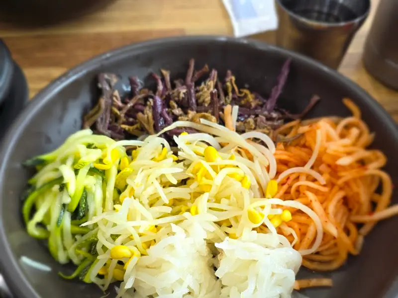 알록달록한 나물 비빔밥