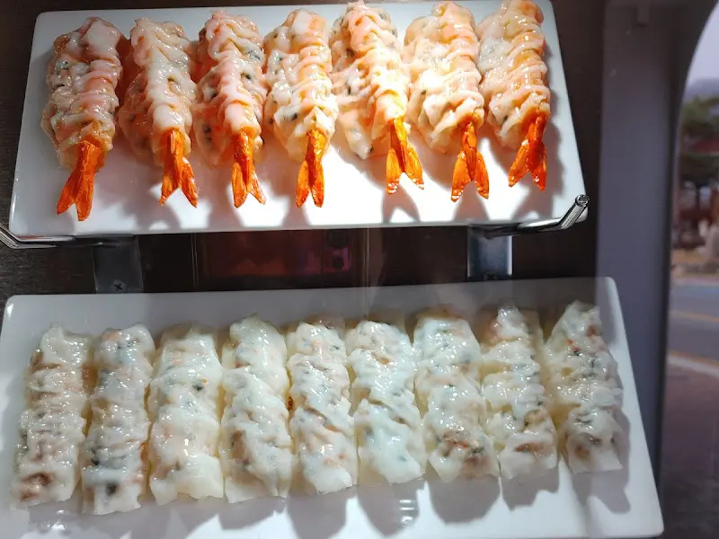 통통한 새우가 그대로 들어간 새우만두