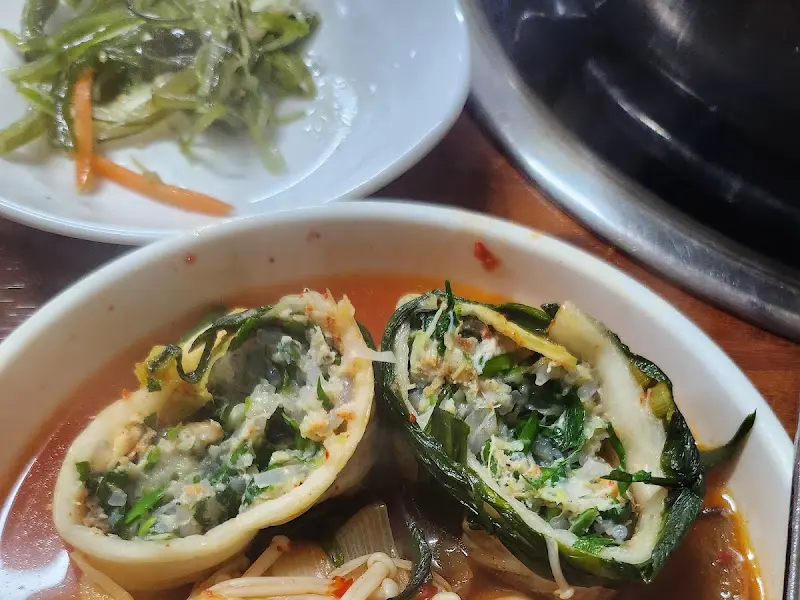 김치로 감싼 만두 속