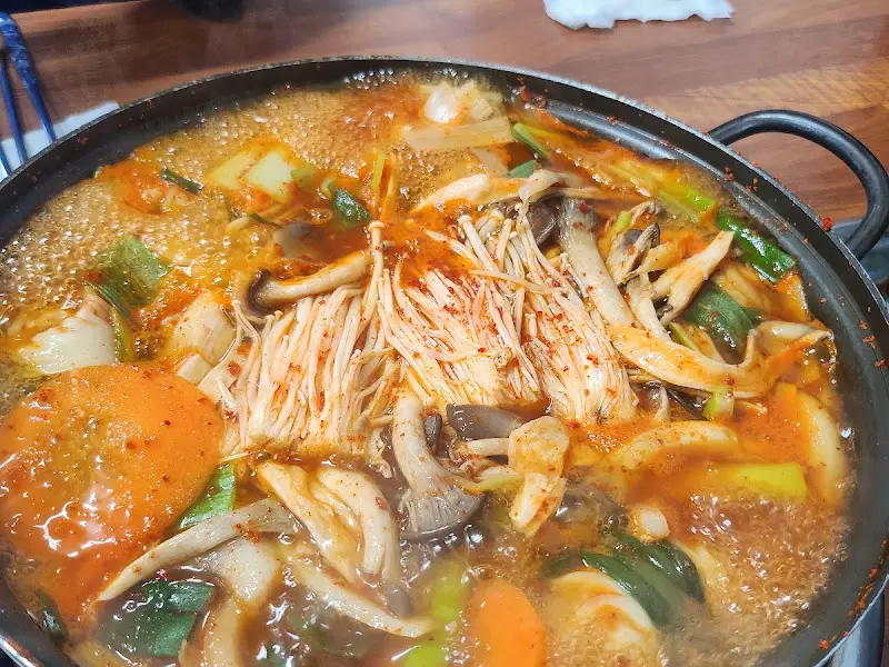 보글보글 끓는 전골