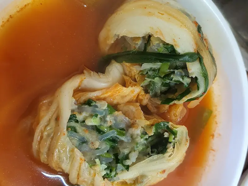 반으로 갈라진 만두