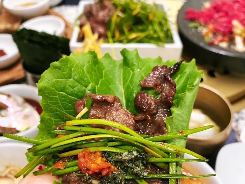 쌈과 함께 즐기는 한우