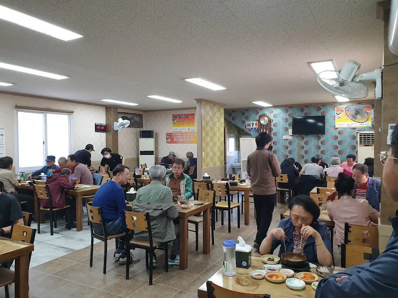 소박하지만 정겨운 식당 내부