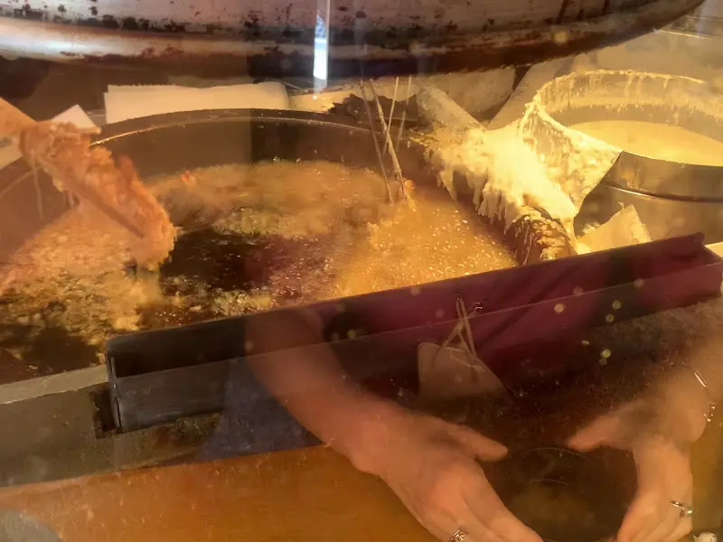 튀김 튀기는 모습