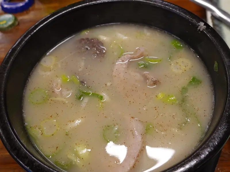 맑고 깊은 순대국 국물