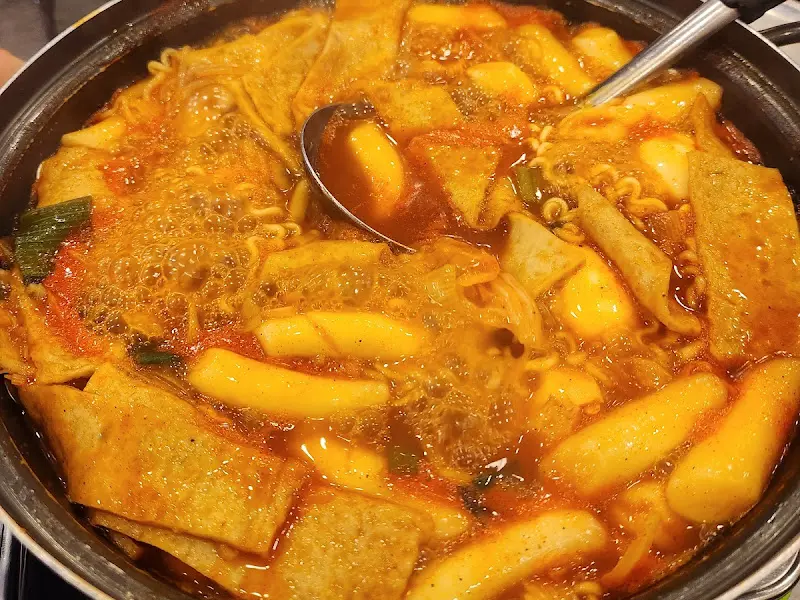 보글보글 끓는 떡볶이