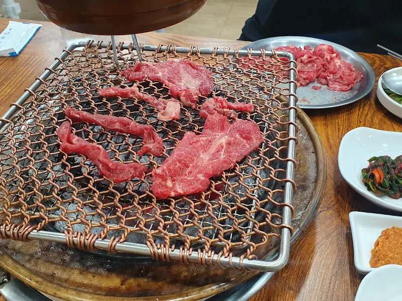 숯불에 구워지는 광양불고기