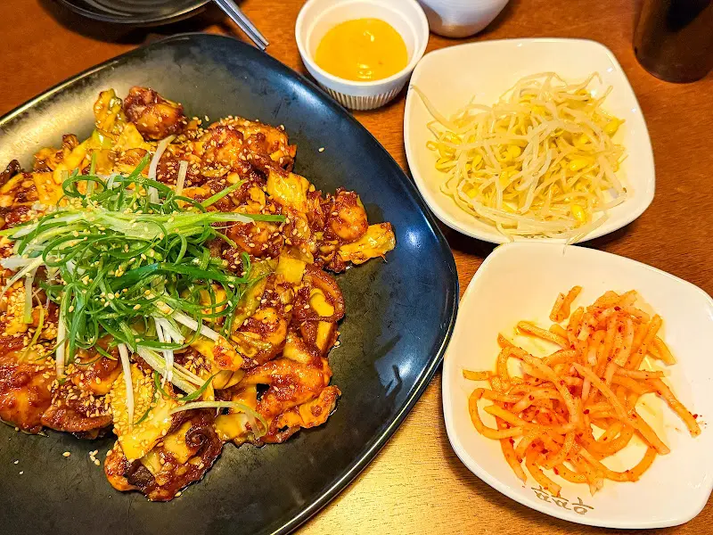 쭈꾸미와 곁들임 메뉴