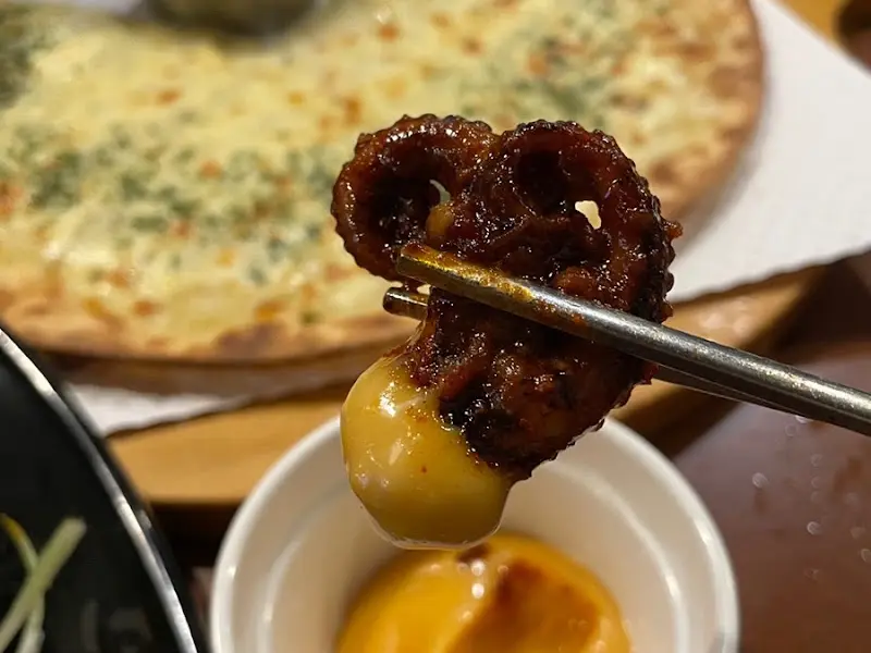 치즈 소스에 찍은 쭈꾸미