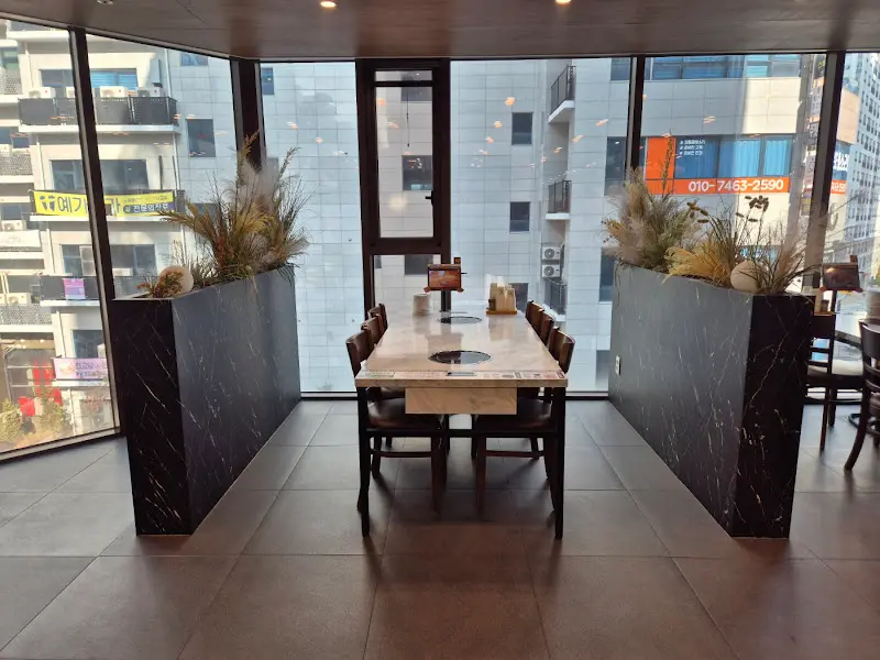 넓고 쾌적한 매장