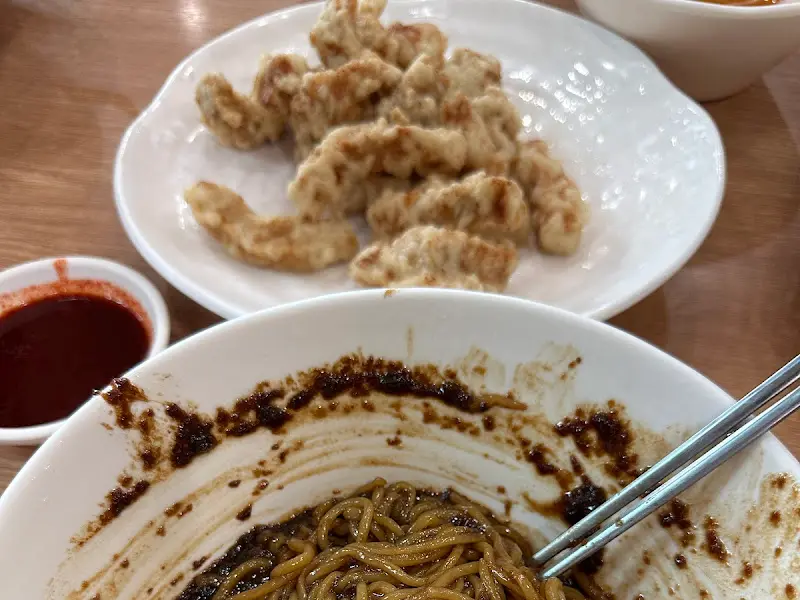 유니짜장과 탕수육 한상차림