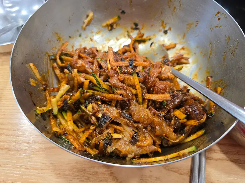 고추장 양념에 비벼진 물회