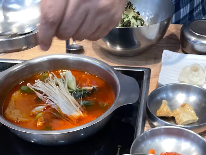 물회와 함께 제공되는 밑반찬