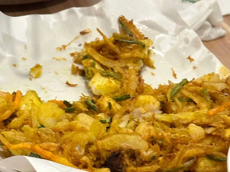 해물파전을 먹다 남은 모습. 맛있었다는 것을 증명한다.