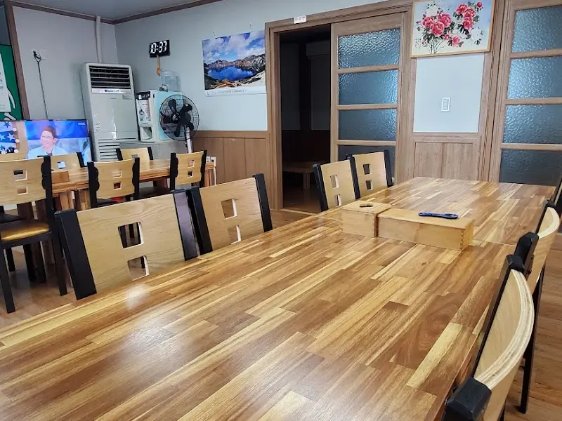 식당 내부 테이블