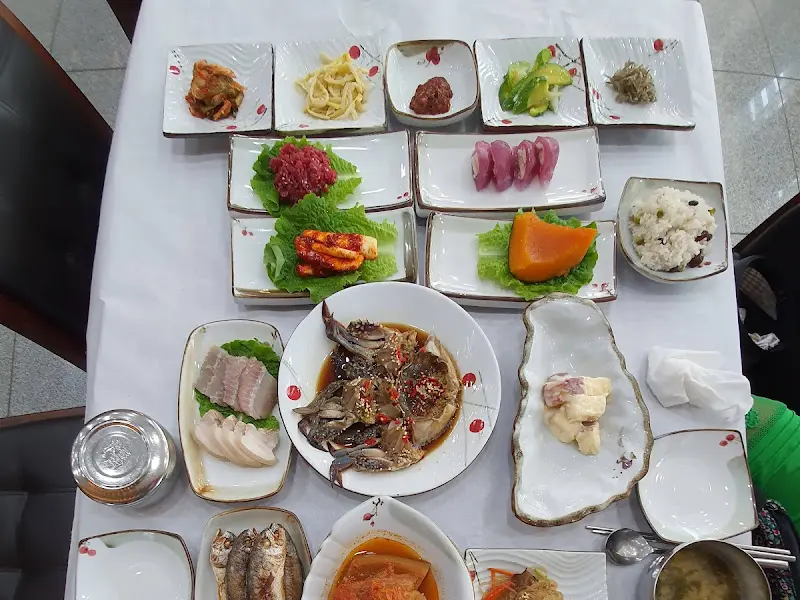 정갈하게 차려진 한 상