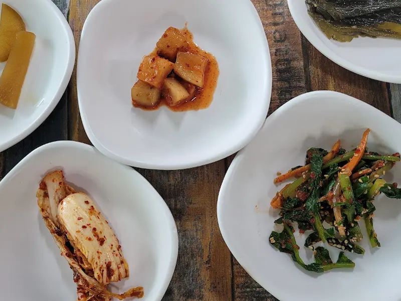 정갈하게 담긴 밑반찬