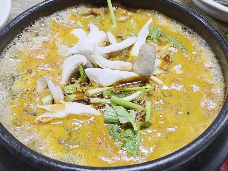 보글보글 끓고 있는 메기탕