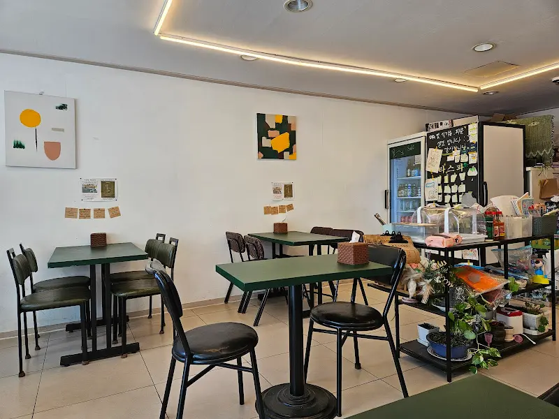 아늑하고 깨끗한 내부 인테리어