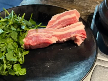 시흥사거리 미식 골목의 숨은 보석, 금천구 푸름상회에서 맛보는 숙성 돼지 한돈의 향연