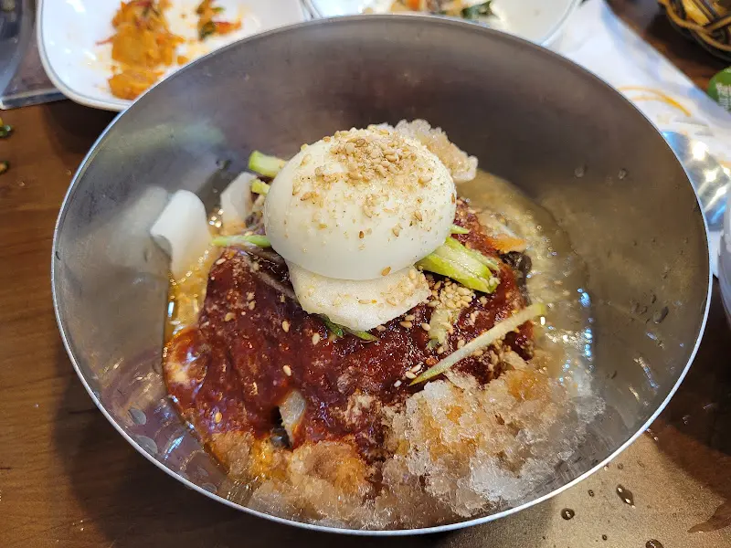 매콤달콤 비빔냉면
